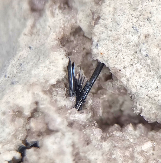 Pseudobrookite & Topaz - Thomas Range