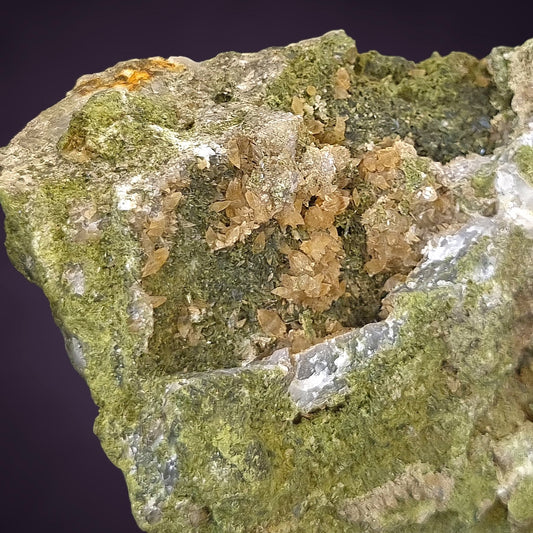 Stilbite, Epidote - Huneberg Quarry, Harz Mts