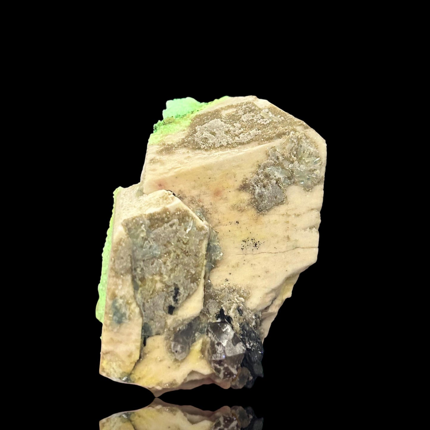 Jeremejevit/e, Mikroklin/Microcline, Hyalit/e - Erongo