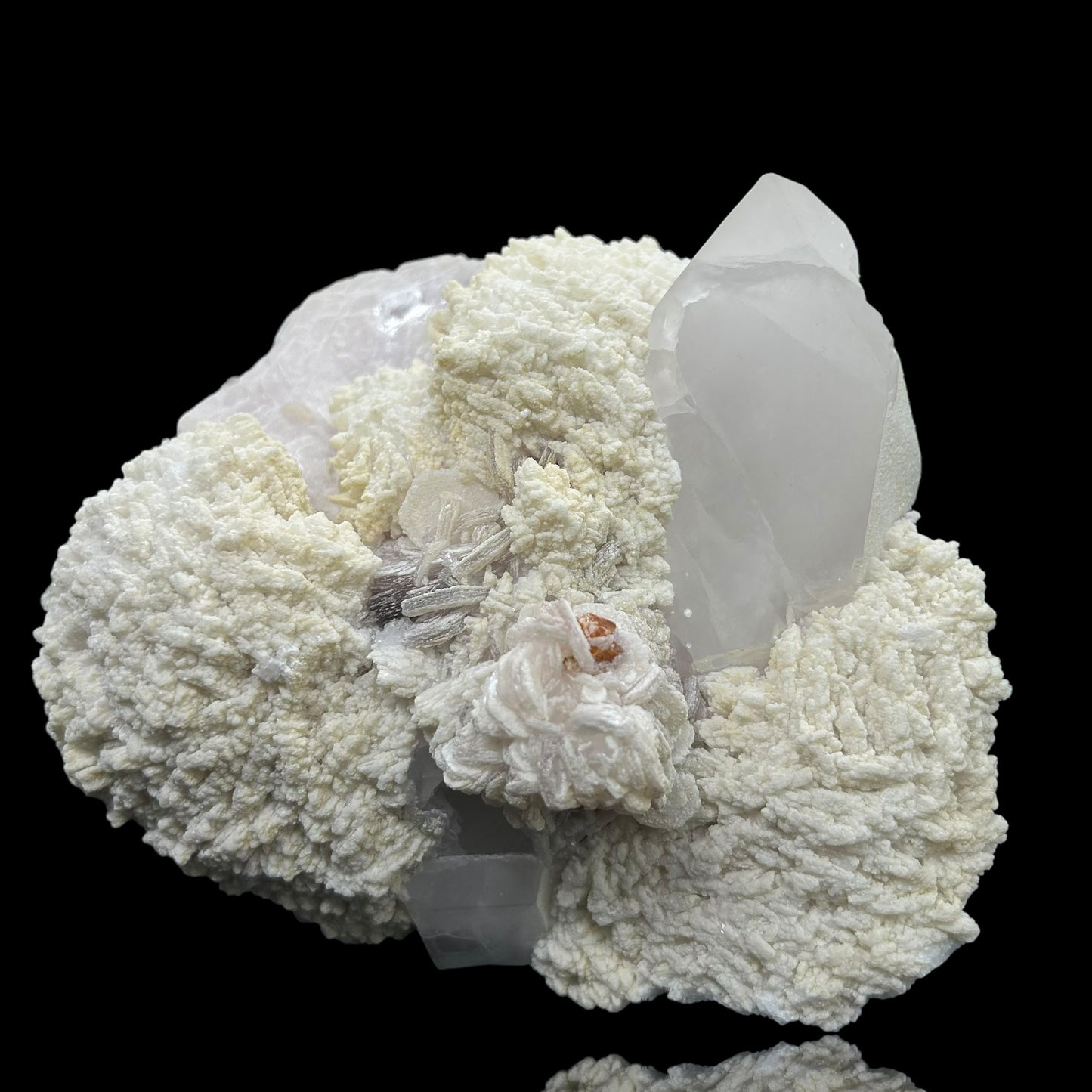 Fluornatromicrolit/e, Lepidolit/e, Quarz - Shigar Valley, Pakistan