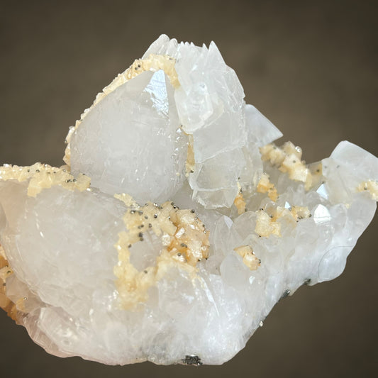 Calcit/e on Quarz, Pyrit/e, Dolomit/e - Baja Sprie, Rumänien