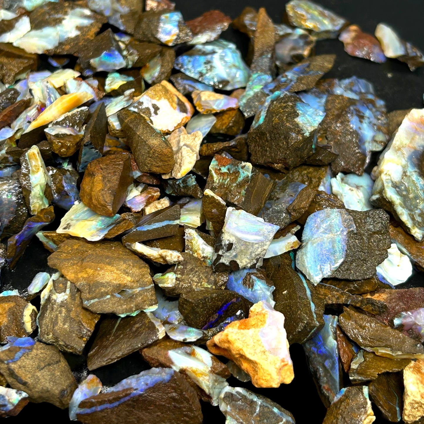 Flashy Boulder Opal 10 gr - Australien