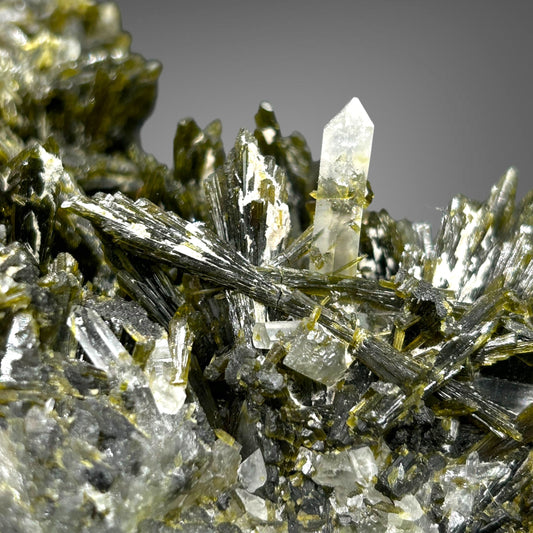 Forest Epidote, Quartz - Shigar Valley, Pakistan