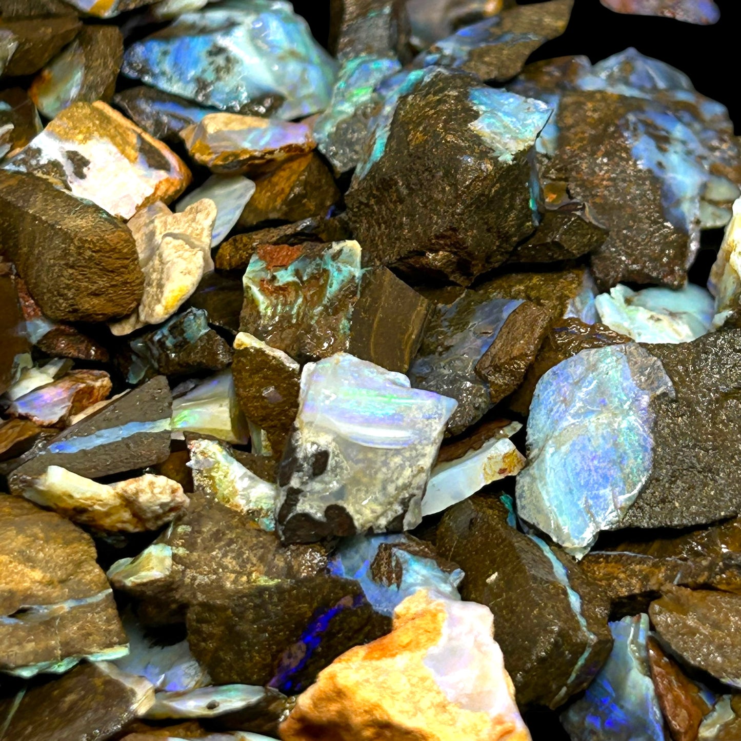 Flashy Boulder Opal 10 gr - Australien