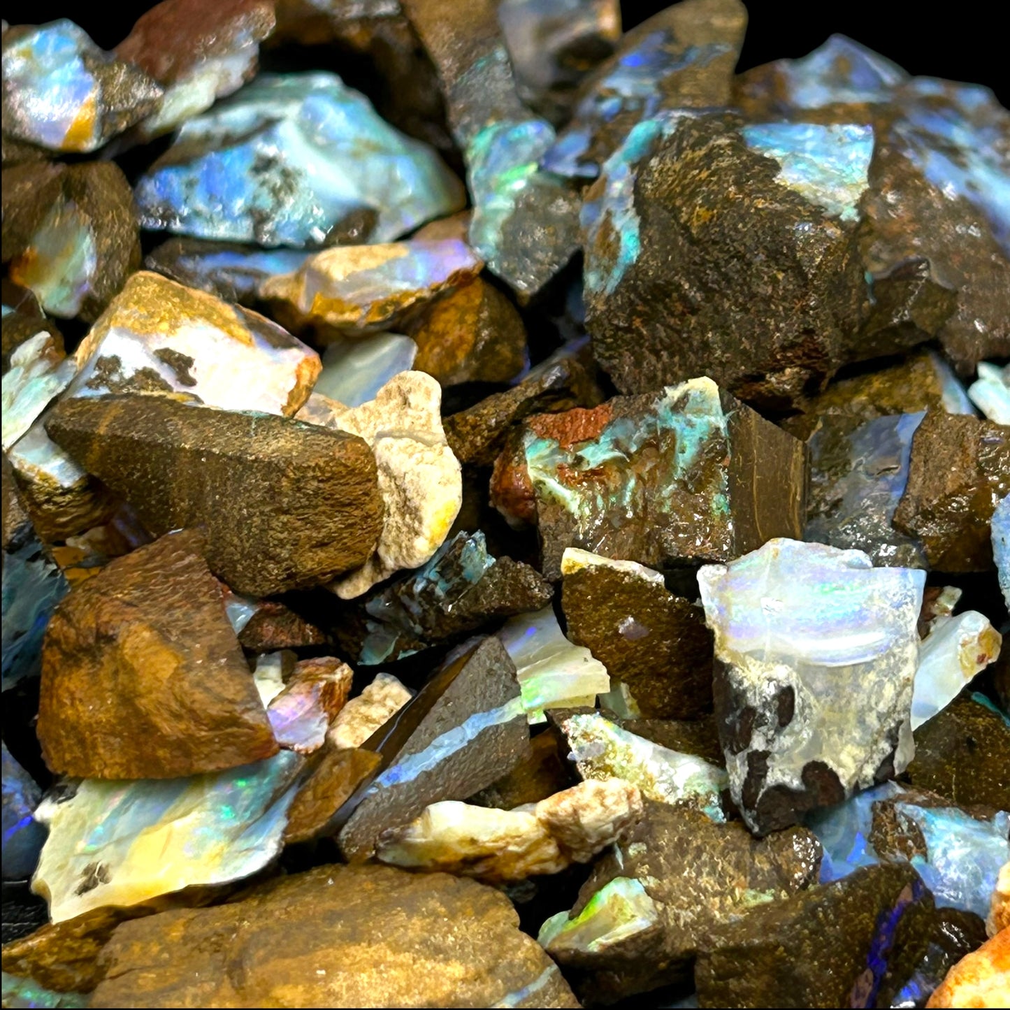 Flashy Boulder Opal 10 gr - Australien