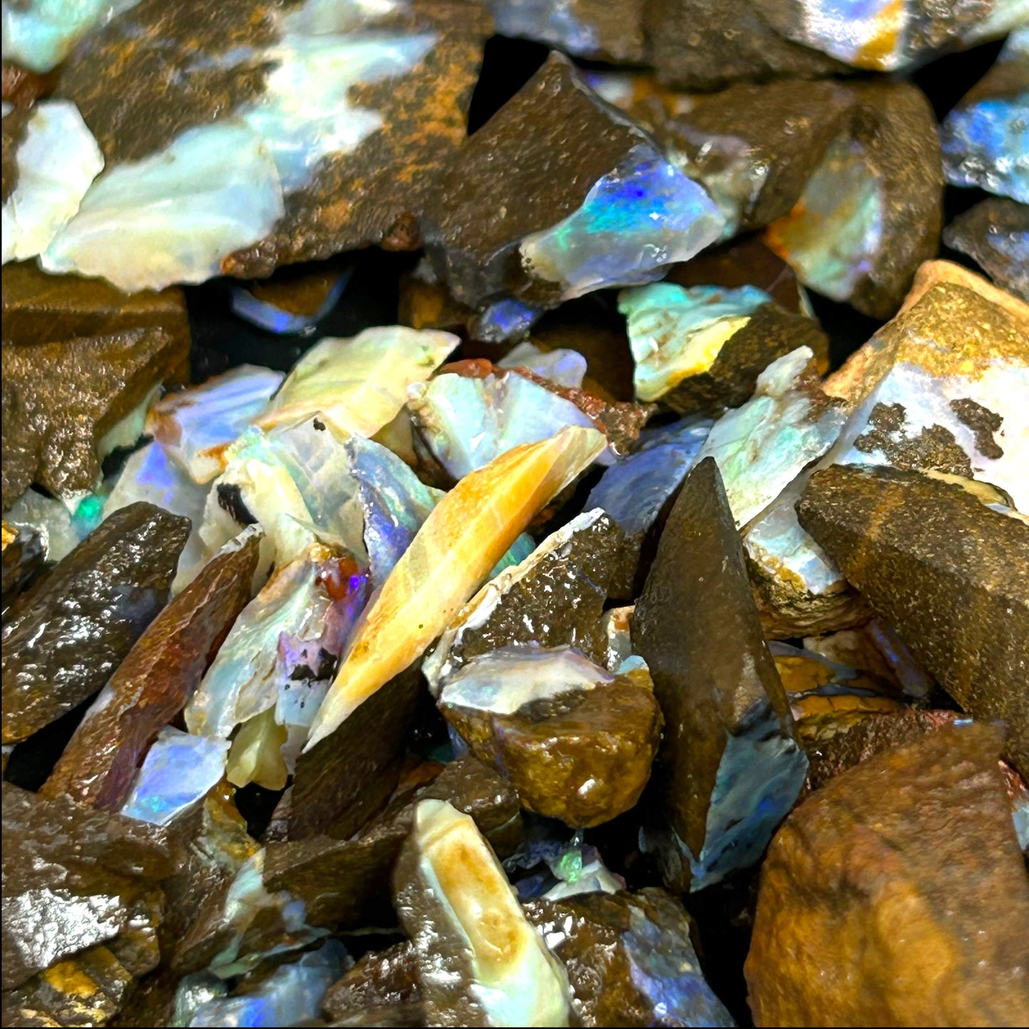 Flashy Boulder Opal 10 gr - Australien