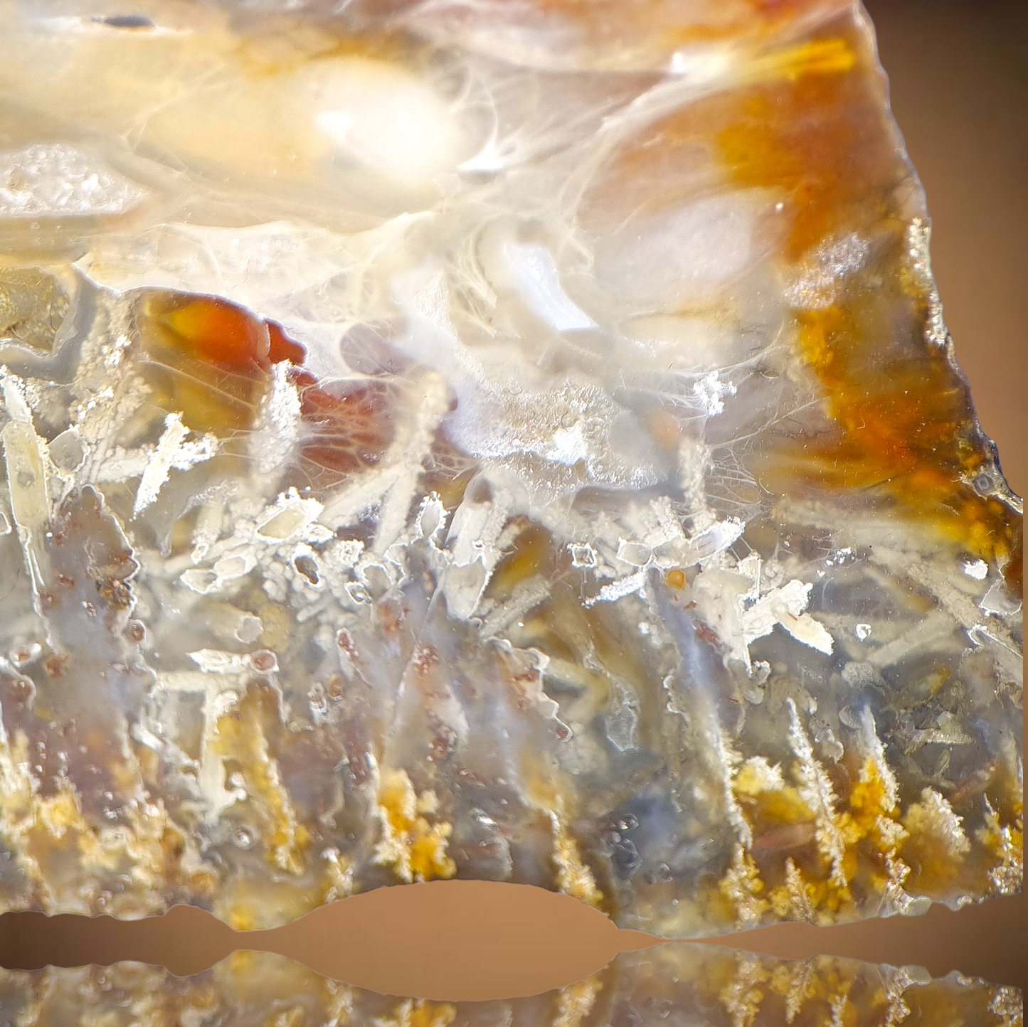 Gediegen Arsen, Realgar und Auripigment in Achat – Trent, Oregon