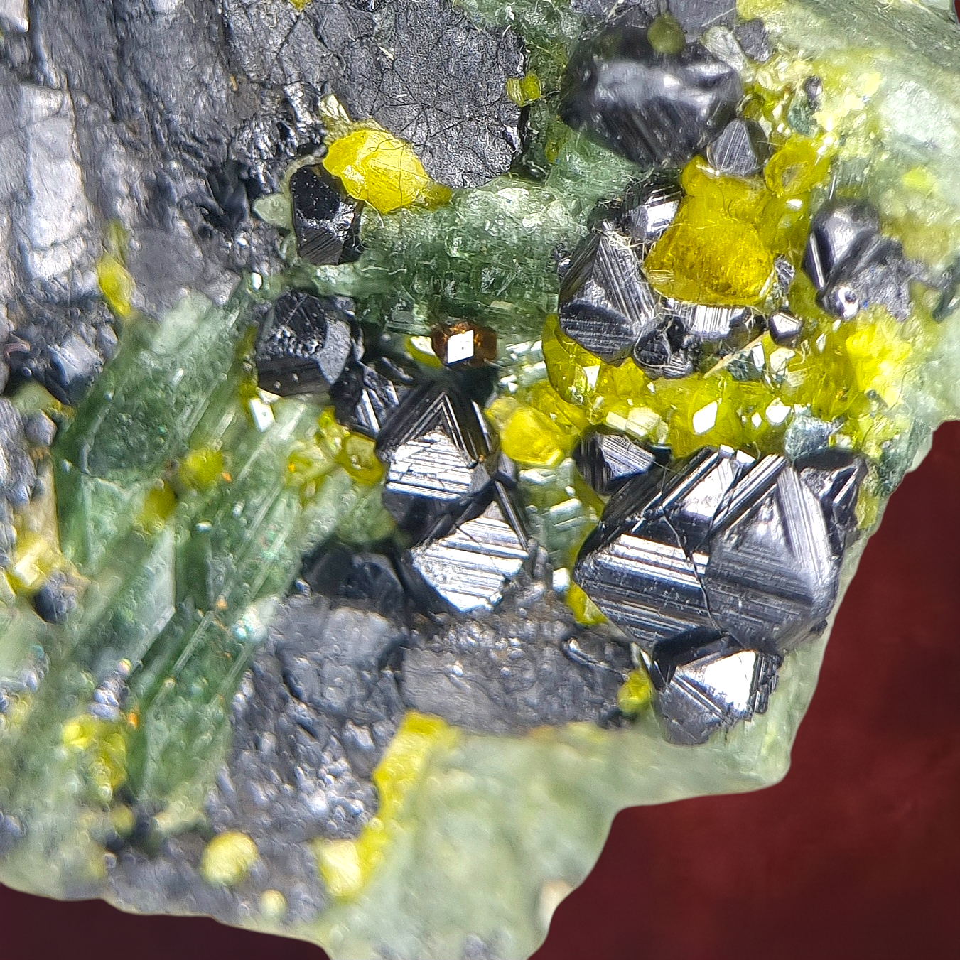 Magnetit, Vesuvianit, Diopsid & Andradit – Shigar, Pakistan