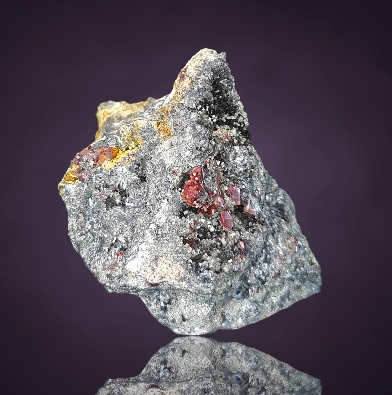 Kermesite, Stibnite, Valentinite - Lac Nicolet, Canada