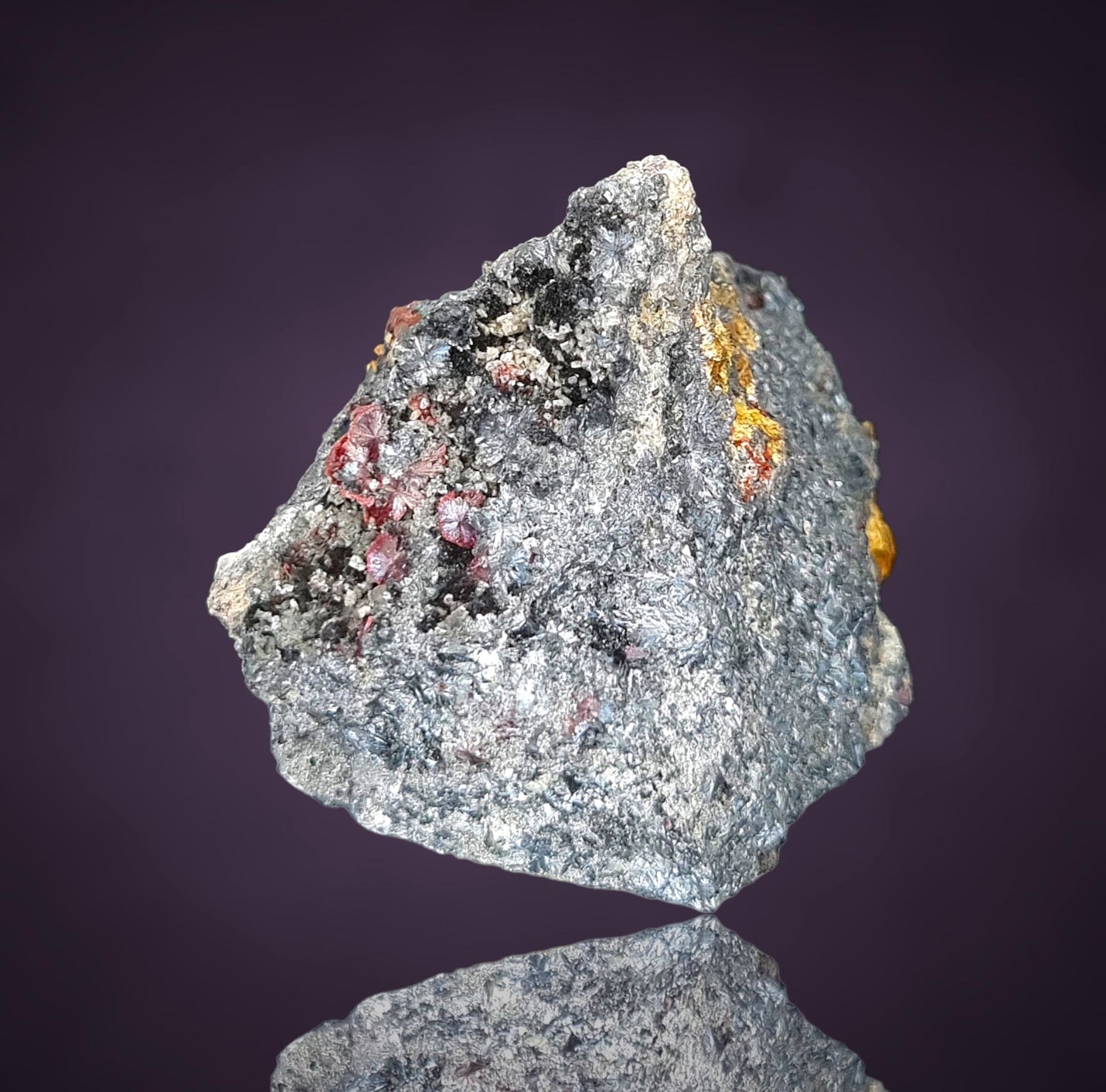 Kermesite, Stibnite, Valentinite - Lac Nicolet, Canada