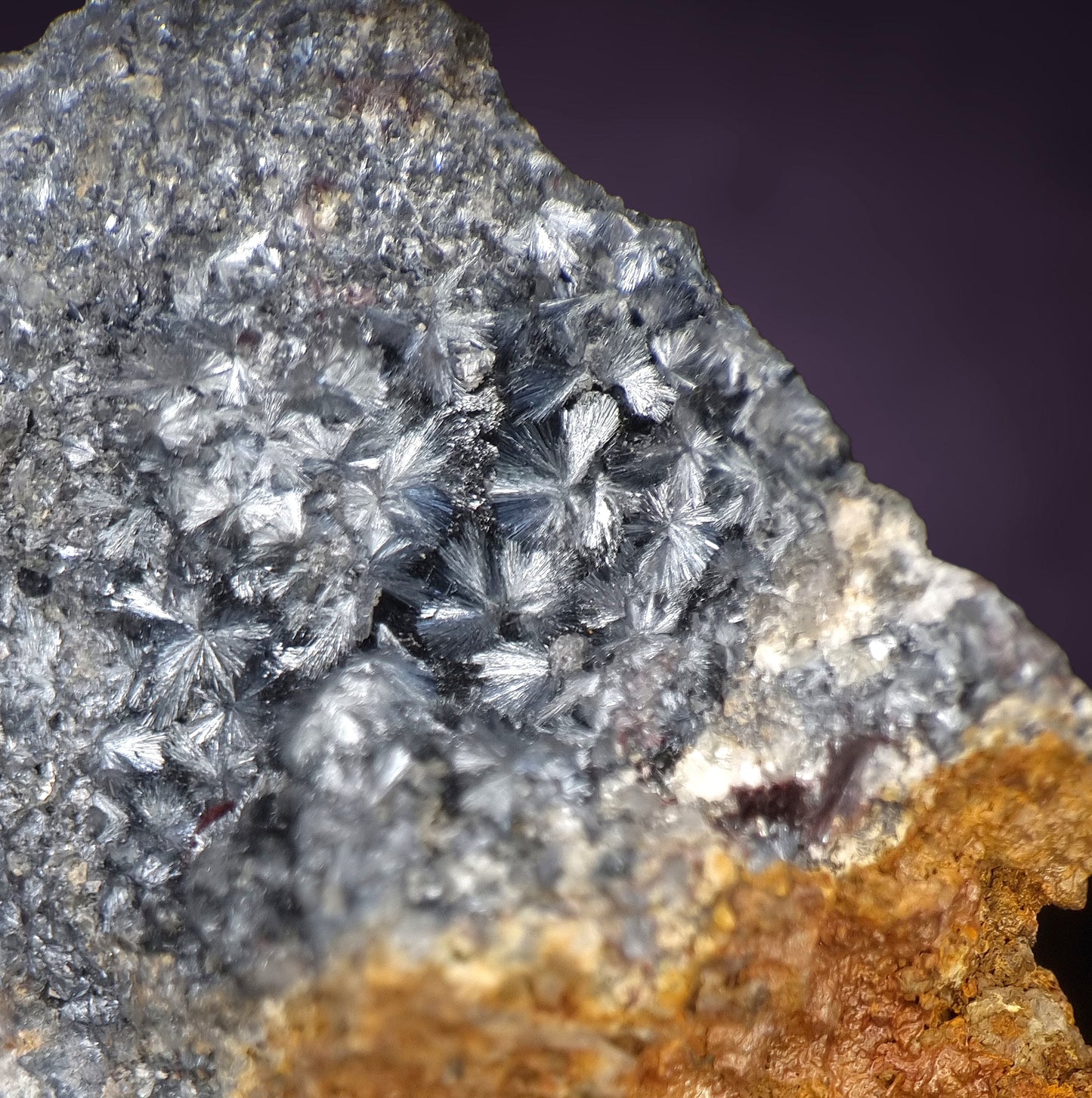Kermesite, Stibnite, Valentinite - Lac Nicolet, Canada
