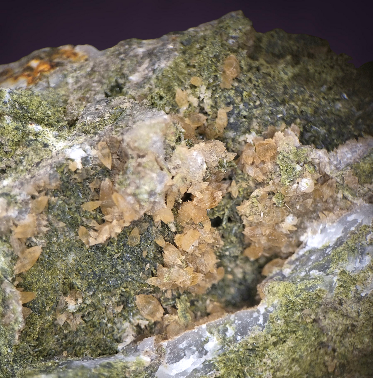 Stilbite, Epidote - Huneberg Quarry, Harz Mts