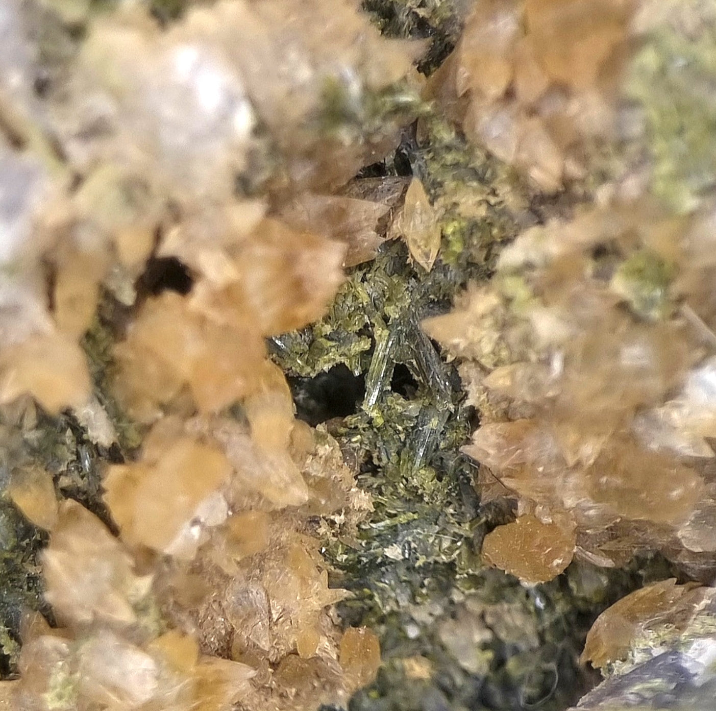 Stilbite, Epidote - Huneberg Quarry, Harz Mts