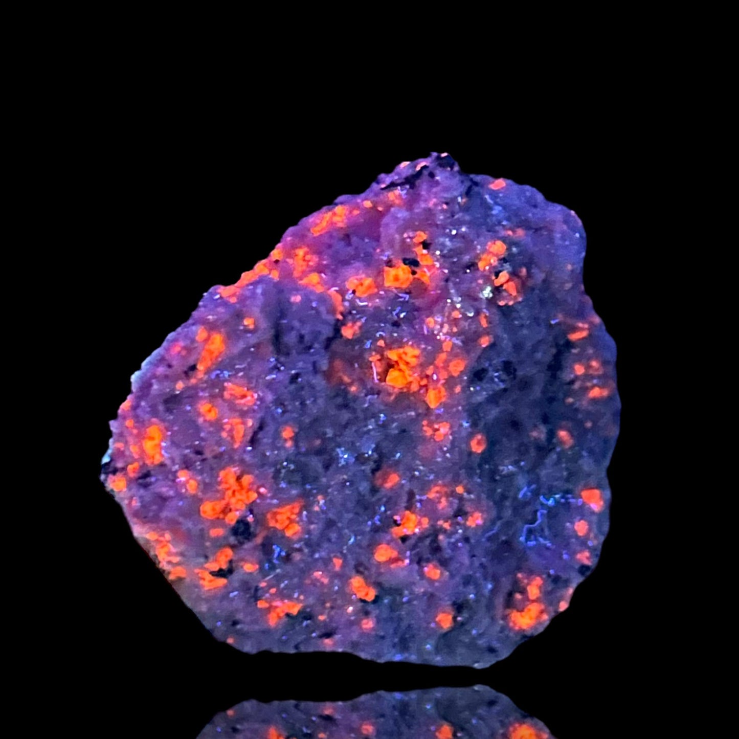 Hauyn/e (orange UV) - Eifel Mts, Germany