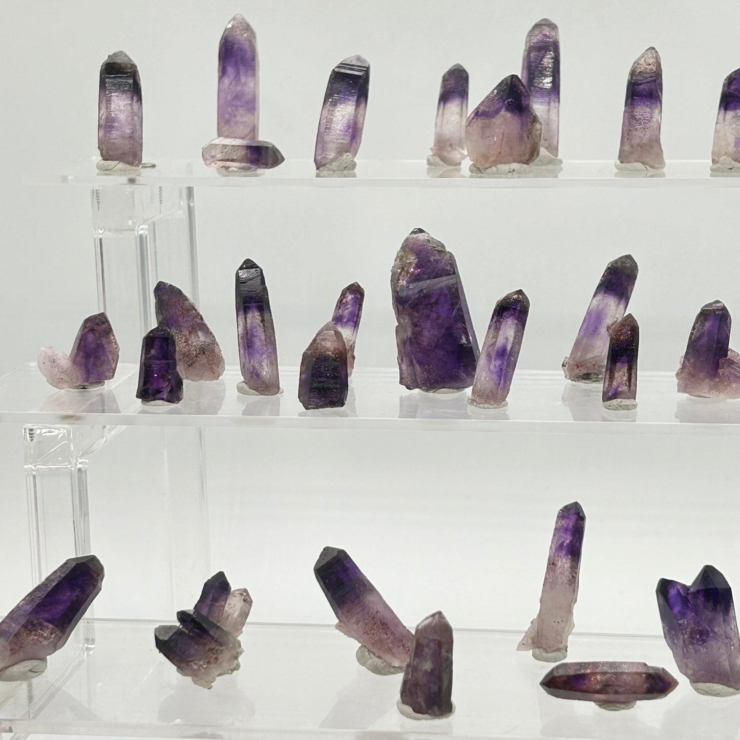 33 Amethysts - „50/50 pocket“, Brandberg, Namibia