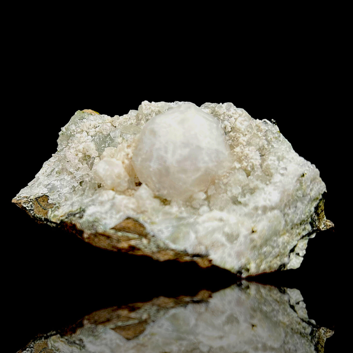 Giant 3 cm Analcime - Tafelkop, Namibia