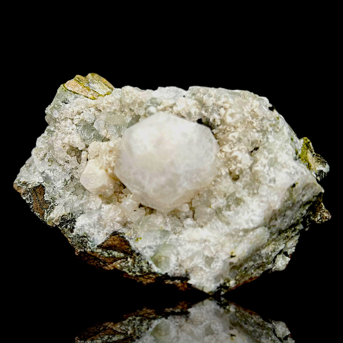 Giant 3 cm Analcime - Tafelkop, Namibia
