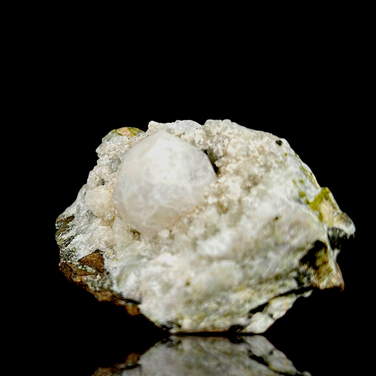 Giant 3 cm Analcime - Tafelkop, Namibia
