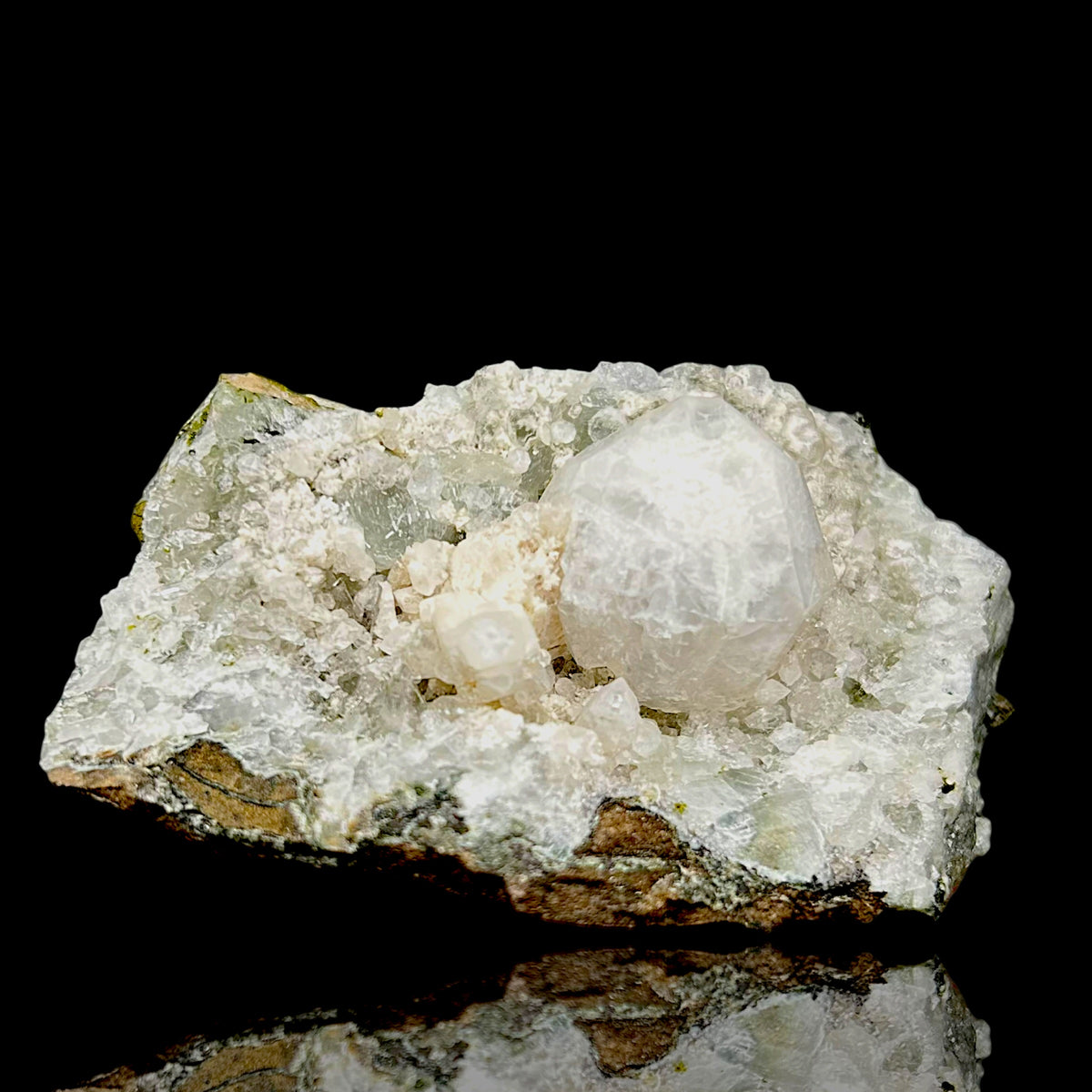 Giant 3 cm Analcime - Tafelkop, Namibia