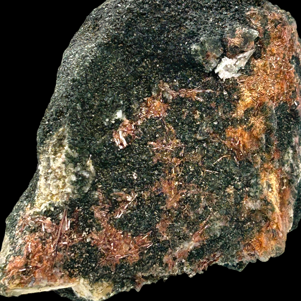 Sagenit (Rutil) auf Mikroklin – Rauris, Österreich