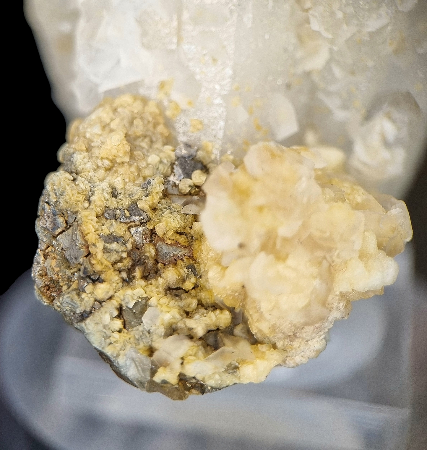 Quartz & Pyrrhotite - Trepča, Kosovo