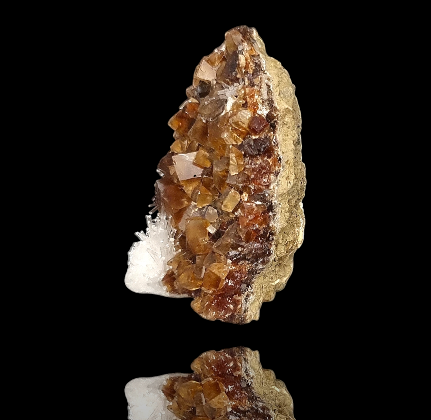 Calcit/e & Natrolith/Natrolite - Sipi Caves, Uganda