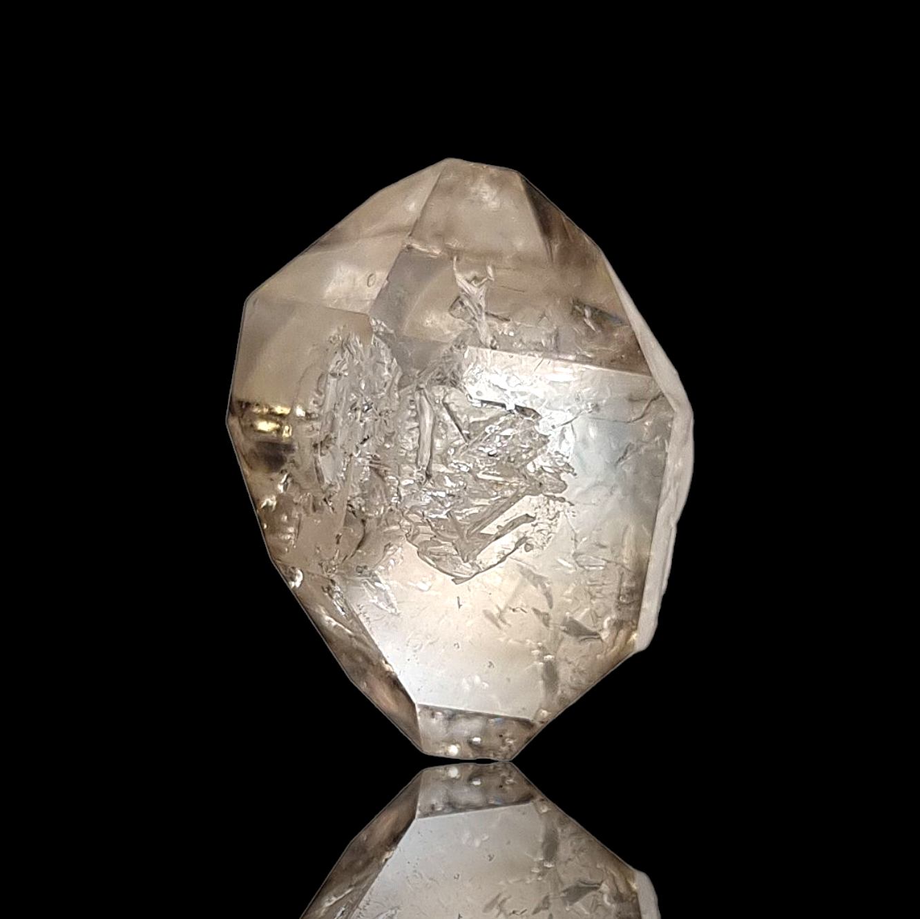 Schaumburger Diamant mit Einschlüssen/Schaumburg diamond with inclusions - Schaumburg