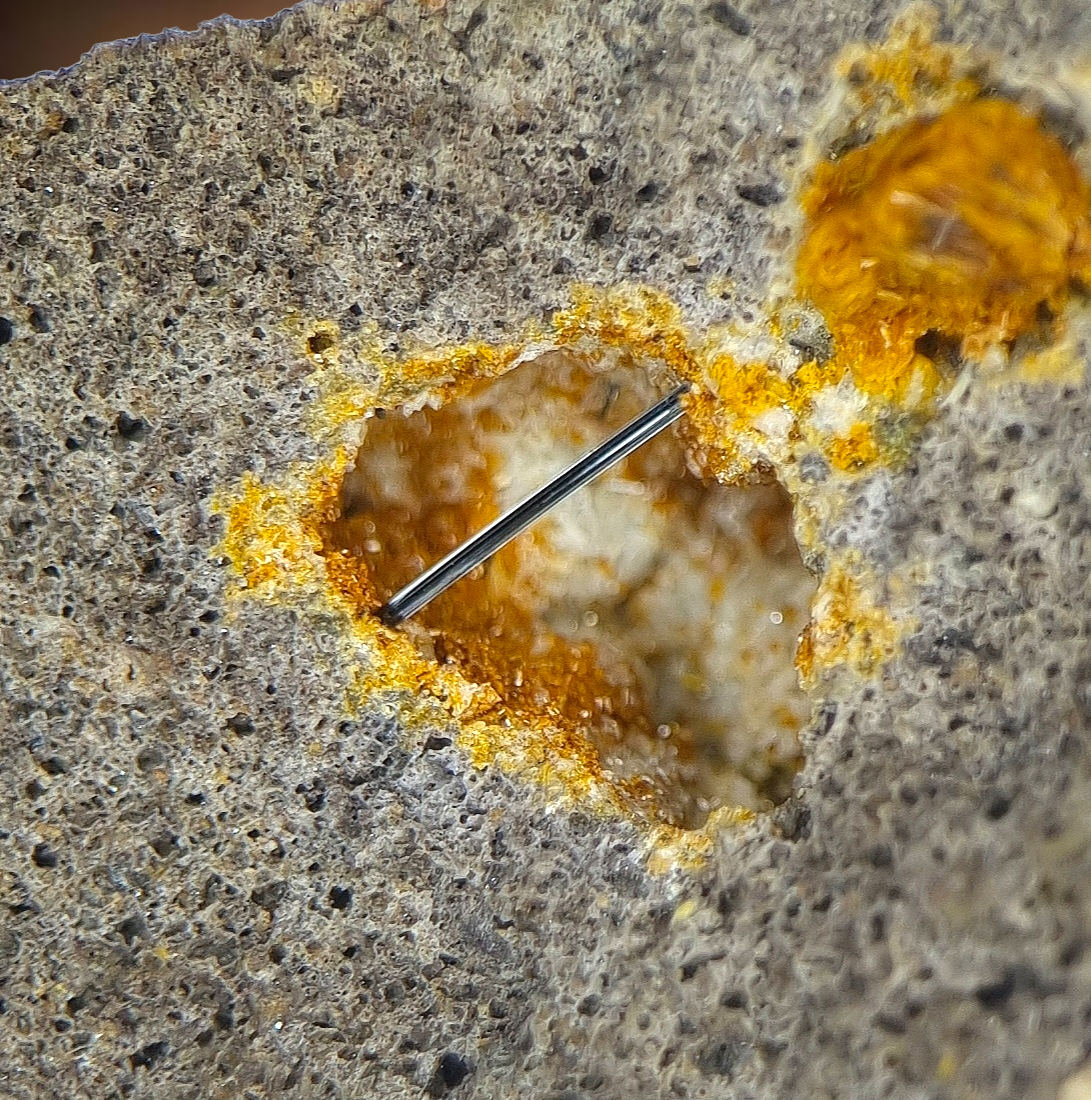 Pseudobrookit - Nickenich, Eifel