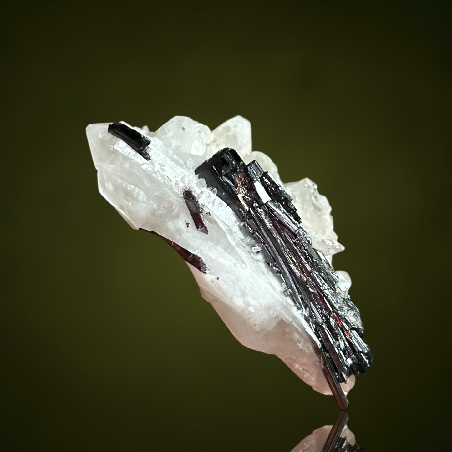 Hübnerit-Doppelender auf Quarz - Peru