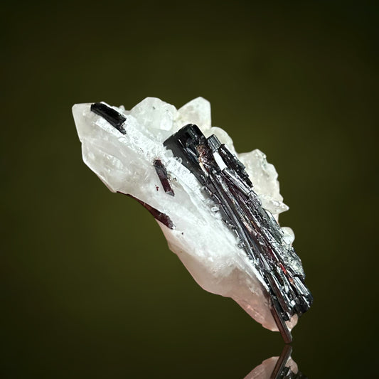 Hübnerit-Doppelender auf Quarz - Peru