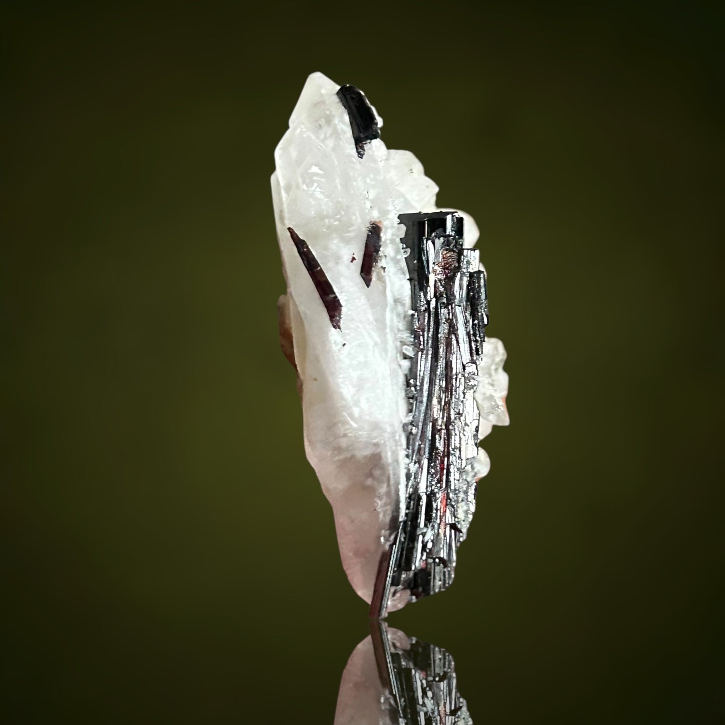 Hübnerit-Doppelender auf Quarz - Peru