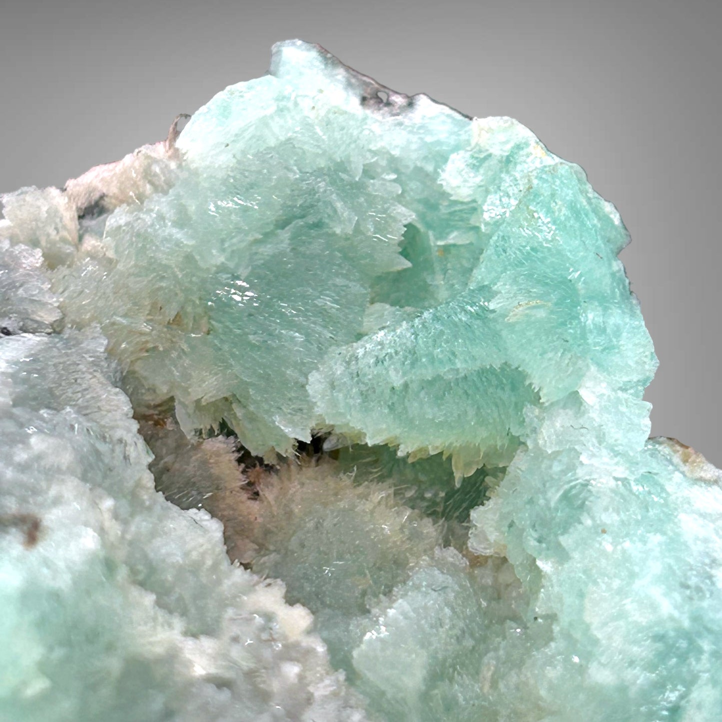 Tarbuttit/e & Smithsonit/e - Skorpion Zinc Mine, Namibia