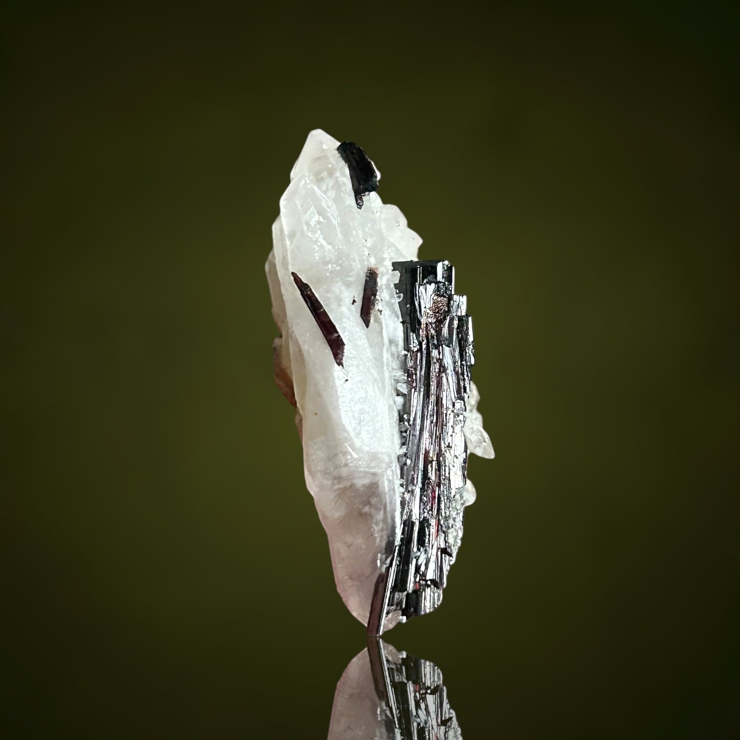 Hübnerit-Doppelender auf Quarz - Peru