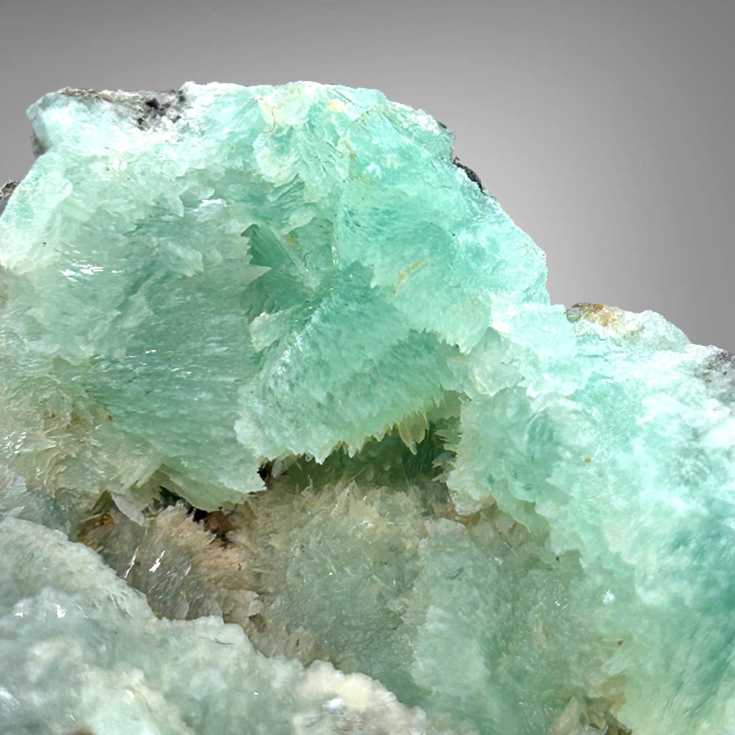 Tarbuttit/e & Smithsonit/e - Skorpion Zinc Mine, Namibia