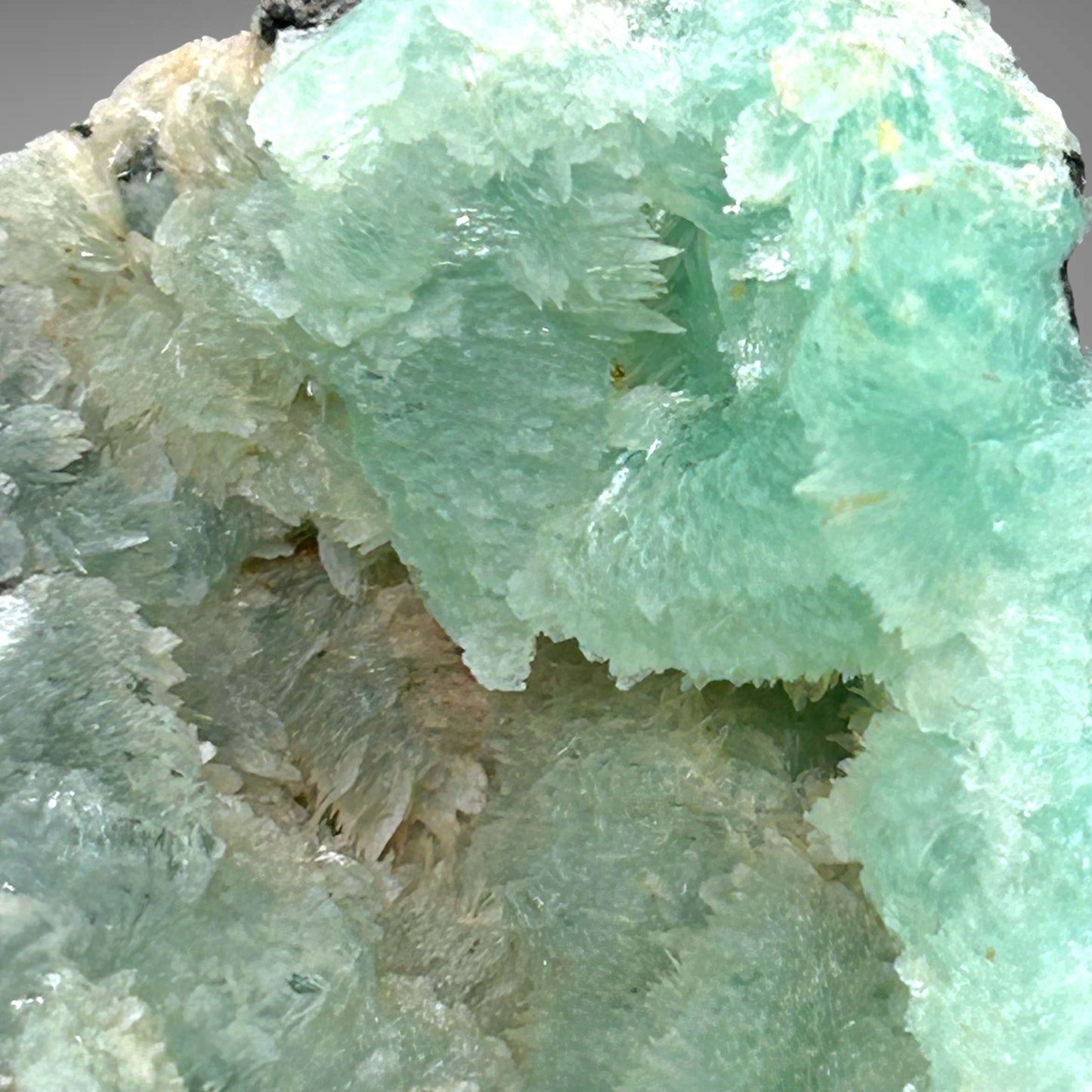 Tarbuttit/e & Smithsonit/e - Skorpion Zinc Mine, Namibia