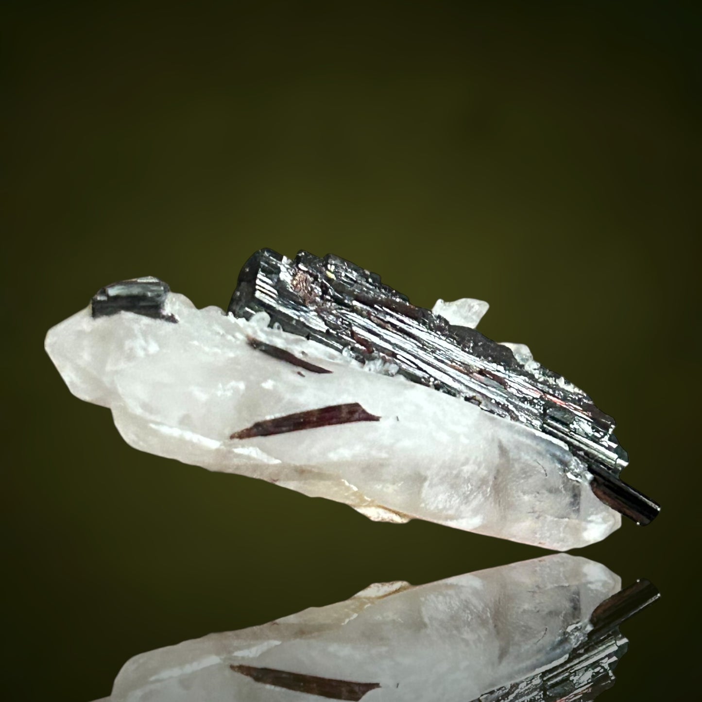 Hübnerit-Doppelender auf Quarz - Peru