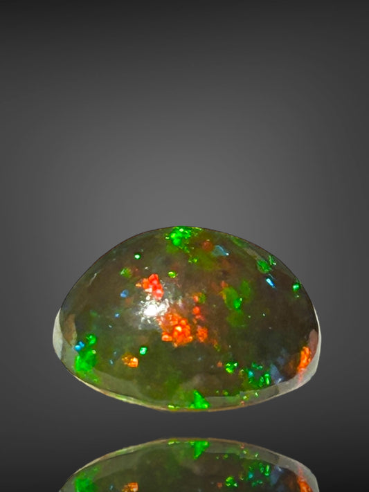 4.6 carat polished opal - Welo, Ethiopia