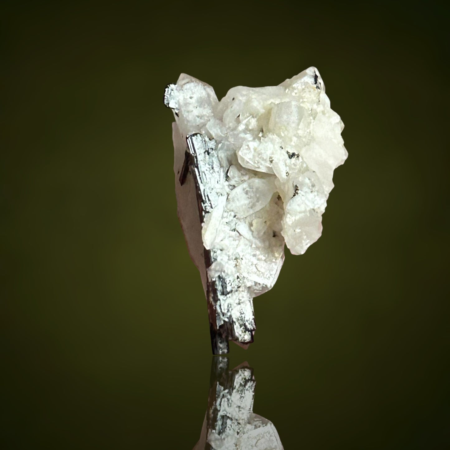 Hübnerit-Doppelender auf Quarz - Peru